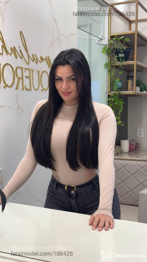 Acompanhante mulher trans com cabelo castanho de olhos castanhos - Sabrina Ketlen