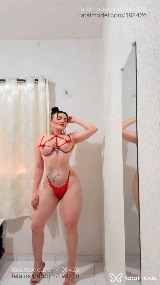 Acompanhante mulher trans com cabelo castanho de olhos castanhos - Sabrina Ketlen