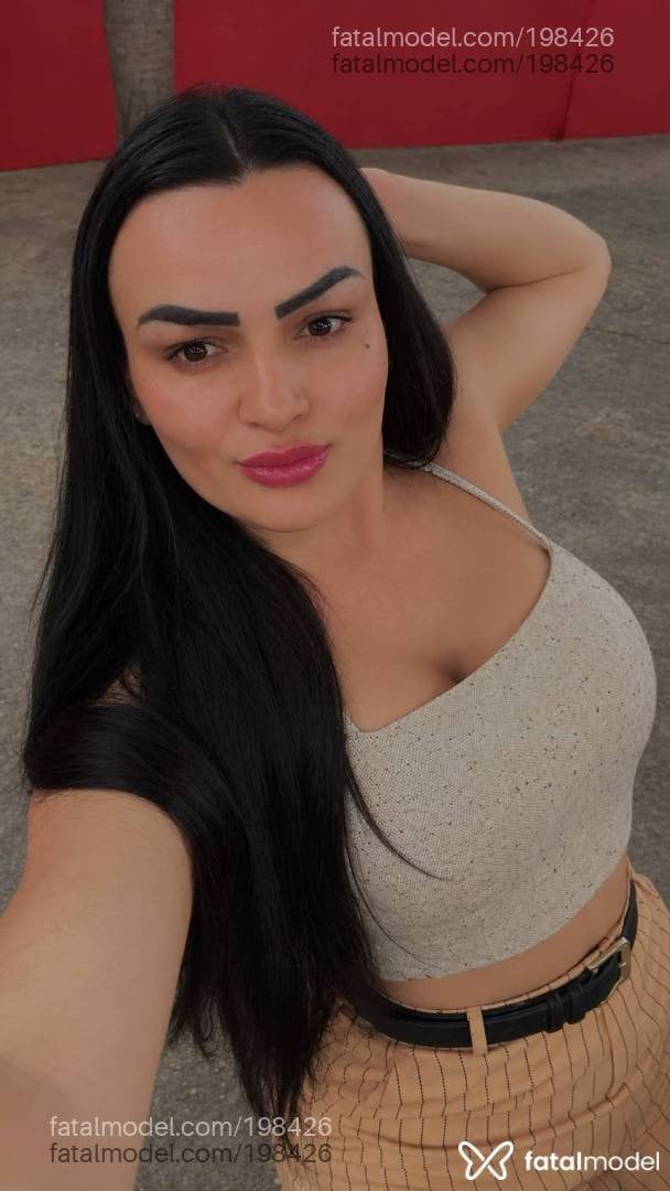 Acompanhante mulher trans com cabelo castanho de olhos castanhos - Sabrina Ketlen