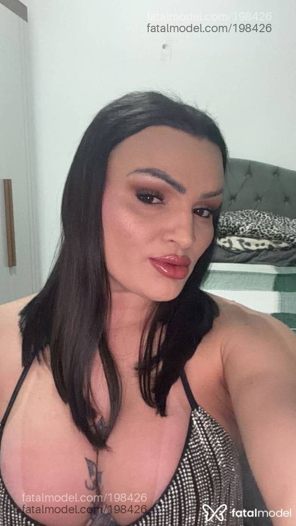 Acompanhante mulher trans com cabelo castanho de olhos castanhos - Sabrina Ketlen
