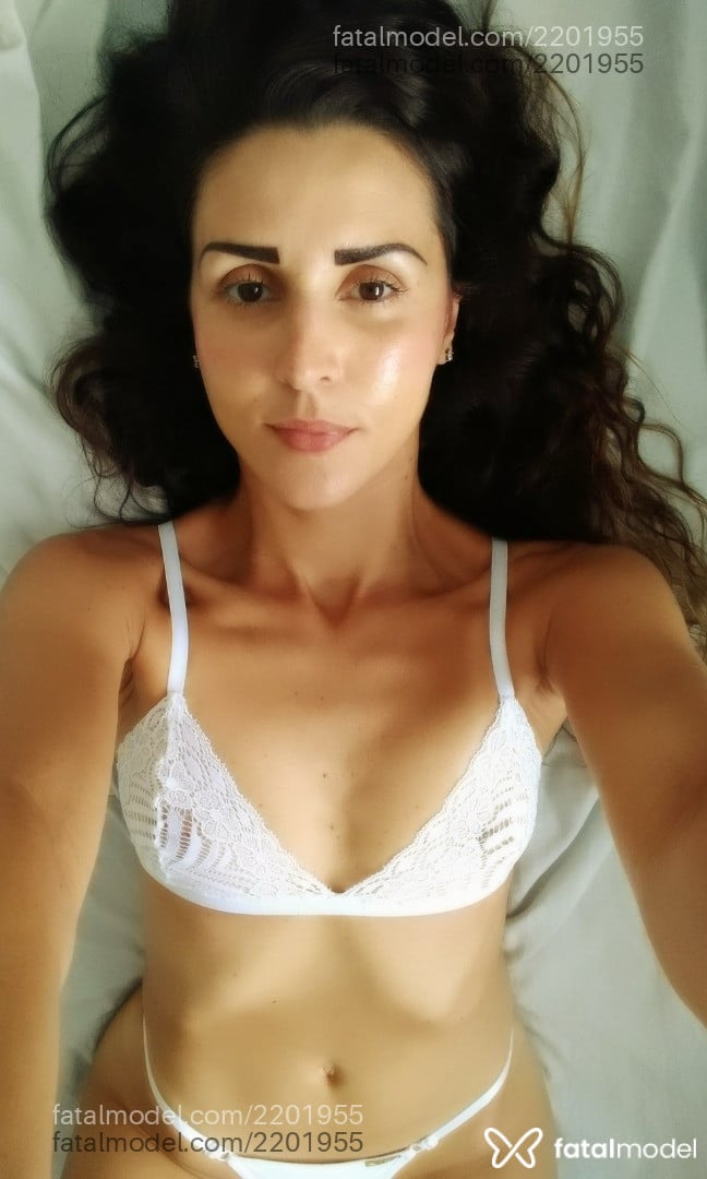 Acompanhante mulher morena (o) de olhos castanhos em Garopaba Acompanhante mulher morena (o) de olhos castanhos em Garopaba - Camila
