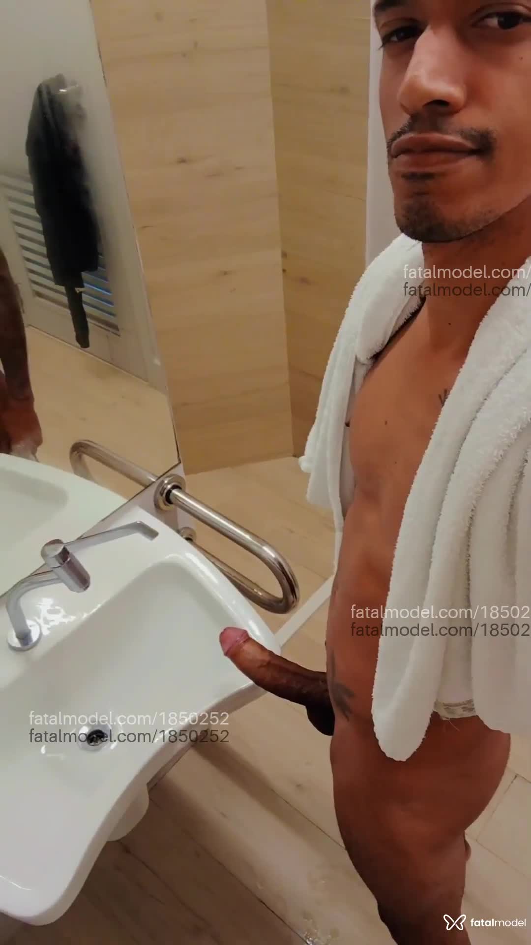Acompanhante homem morena (o) de olhos pretos - PGshow Acompanhante homem morena (o) de olhos pretos - PGshow