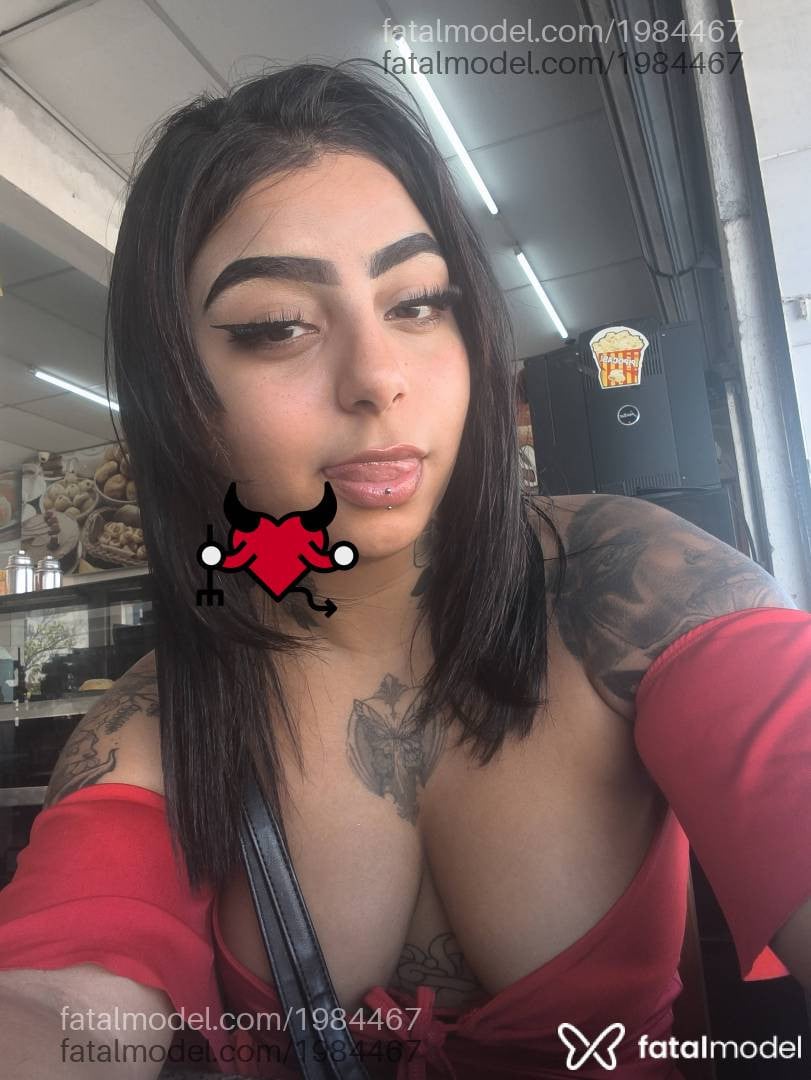 Acompanhante mulher morena (o) de olhos castanhos - Charlotte
