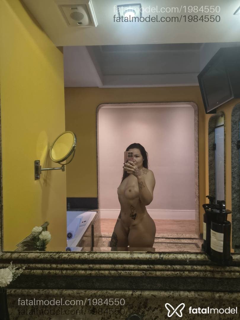 Acompanhante mulher com cabelo castanho de olhos castanhos - Ninna