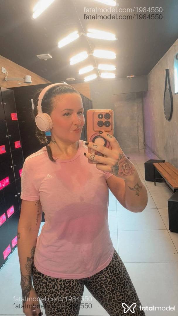 Acompanhante mulher com cabelo castanho de olhos castanhos - Ninna