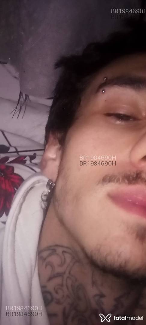 Acompanhante homem com cabelo castanho de olhos castanhos em Chapecó Acompanhante homem com cabelo castanho de olhos castanhos em Chapecó - Diego