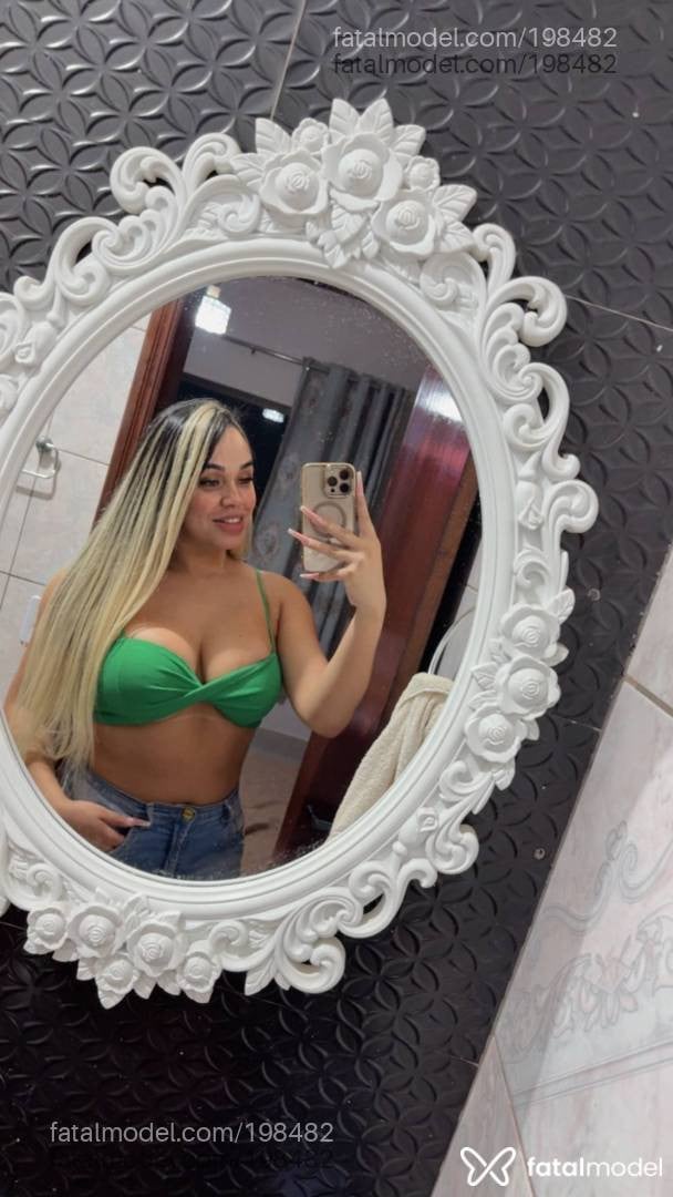 Acompanhante mulher trans com cabelo castanho de olhos castanhos - Nanah