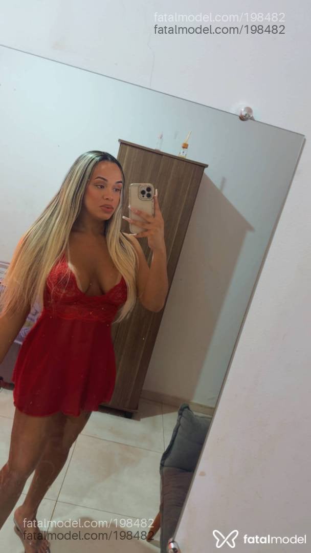 Acompanhante mulher trans com cabelo castanho de olhos castanhos - Nanah
