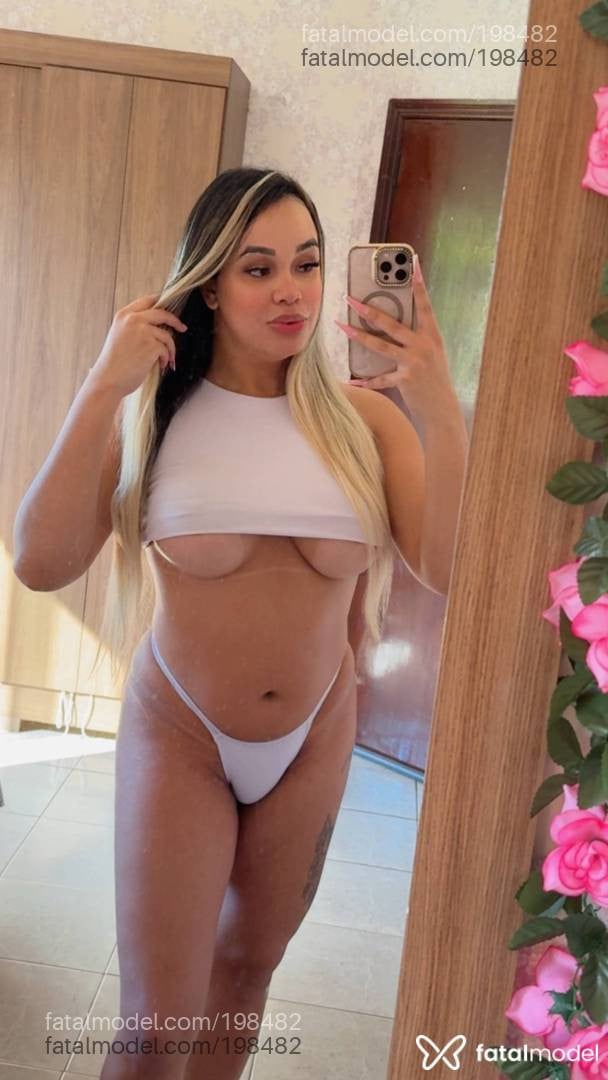 Acompanhante mulher trans com cabelo castanho de olhos castanhos em Cascavel - Nanah