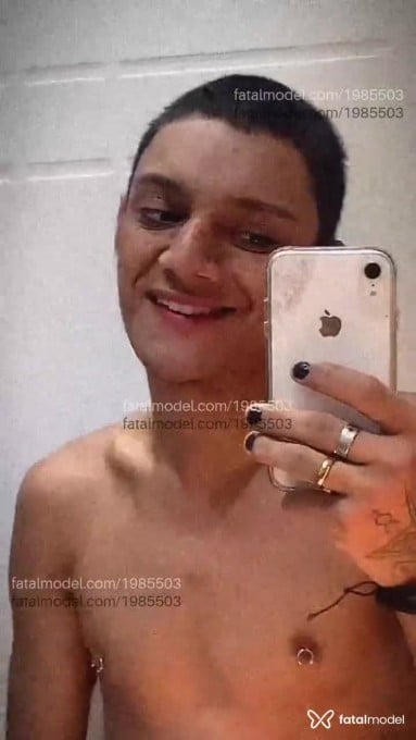 Acompanhante homem morena (o) de olhos pretos - Oliver Acompanhante homem morena (o) de olhos pretos - Oliver