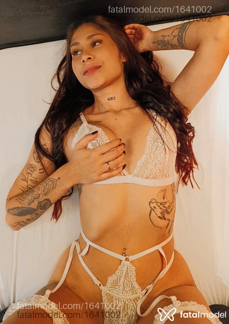 Acompanhante mulher com cabelo colorido de olhos castanhos em Londrina - Júlia Becker