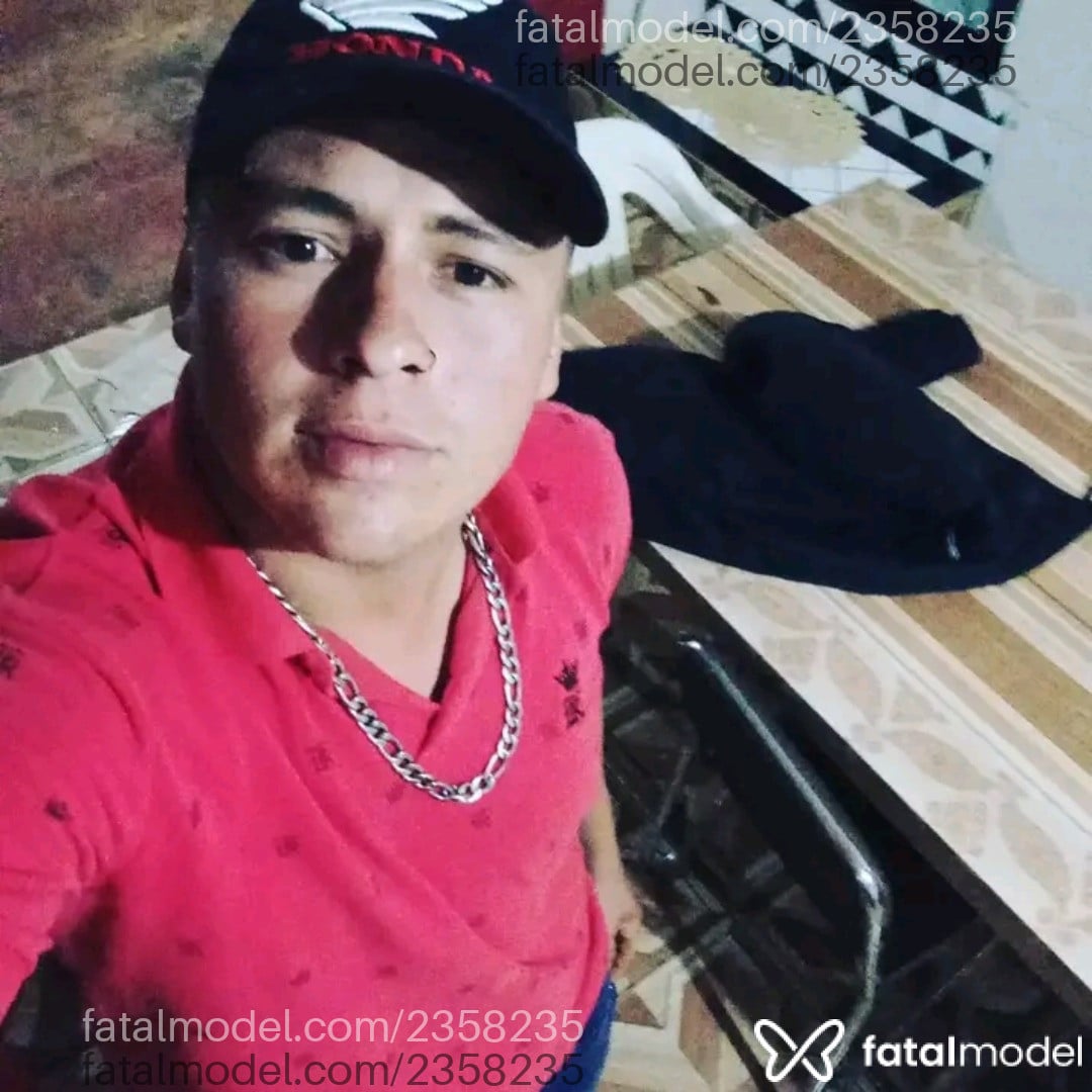 Acompanhante homem com cabelo castanho de olhos castanhos - Fruan