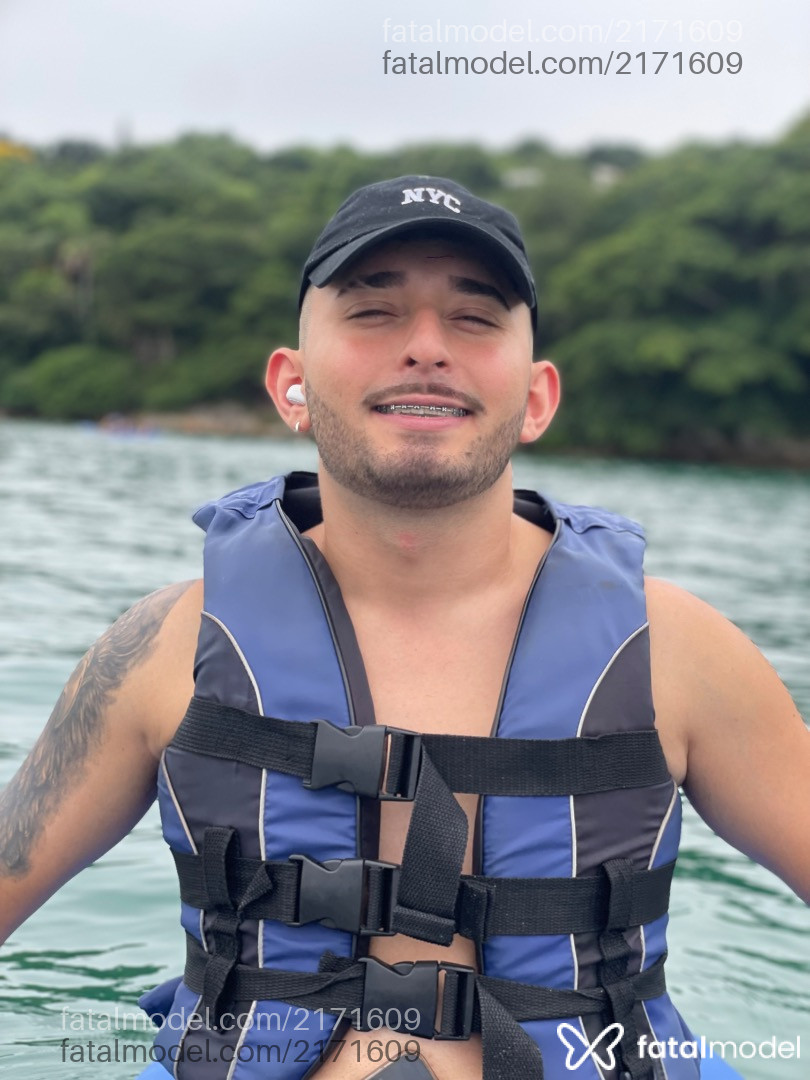 Acompanhante homem com cabelo castanho de olhos castanhos em Florianópolis - Kauê