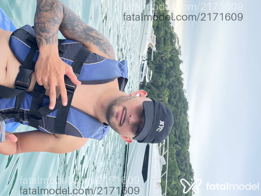 Acompanhante homem com cabelo castanho de olhos castanhos em Florianópolis - Kauê
