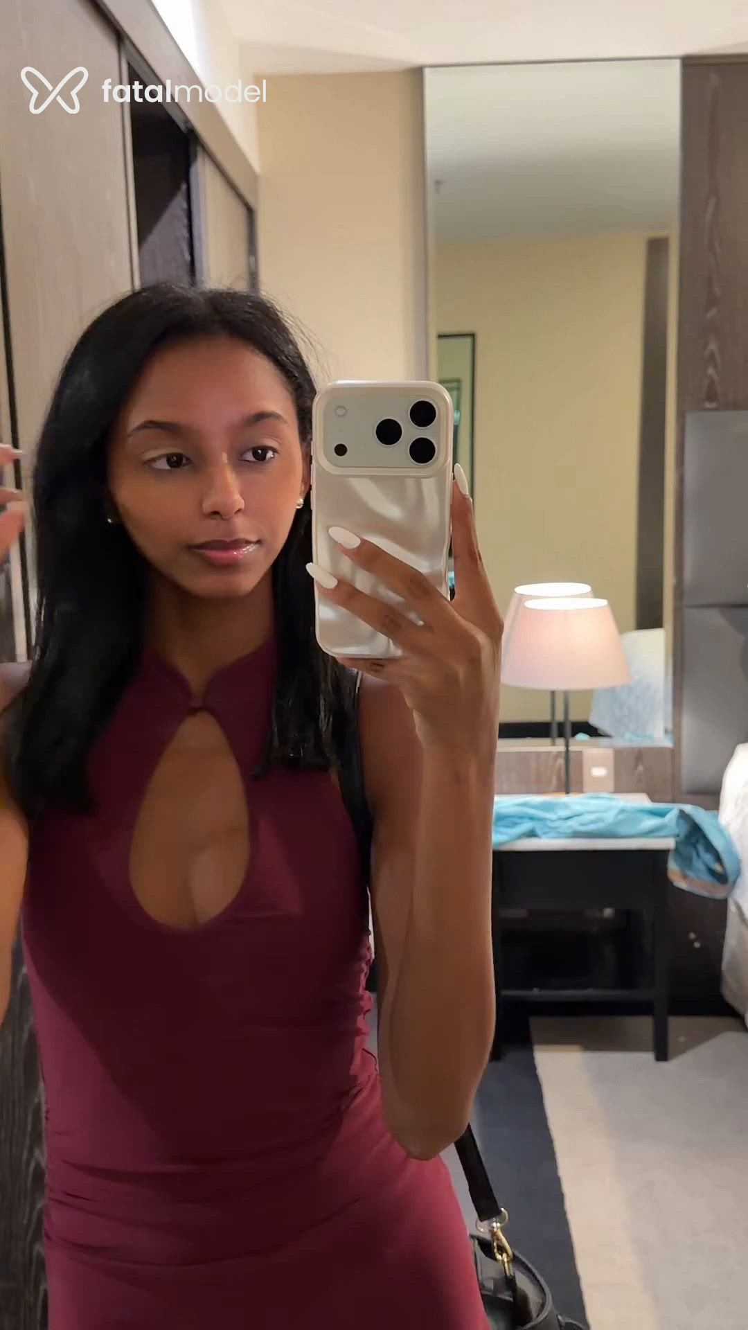 Acompanhante mulher morena (o) de olhos pretos - Aurora Clair