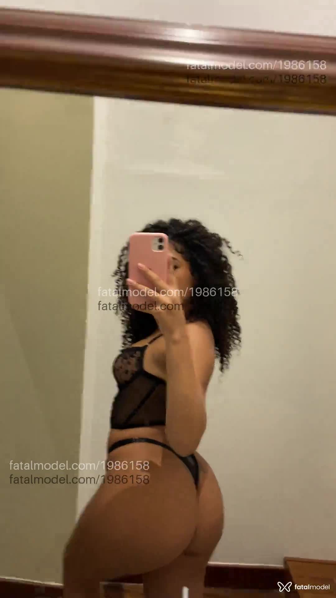 Acompanhante mulher com cabelo castanho de olhos castanhos em São Paulo Acompanhante mulher com cabelo castanho de olhos castanhos em São Paulo - Evely Castro