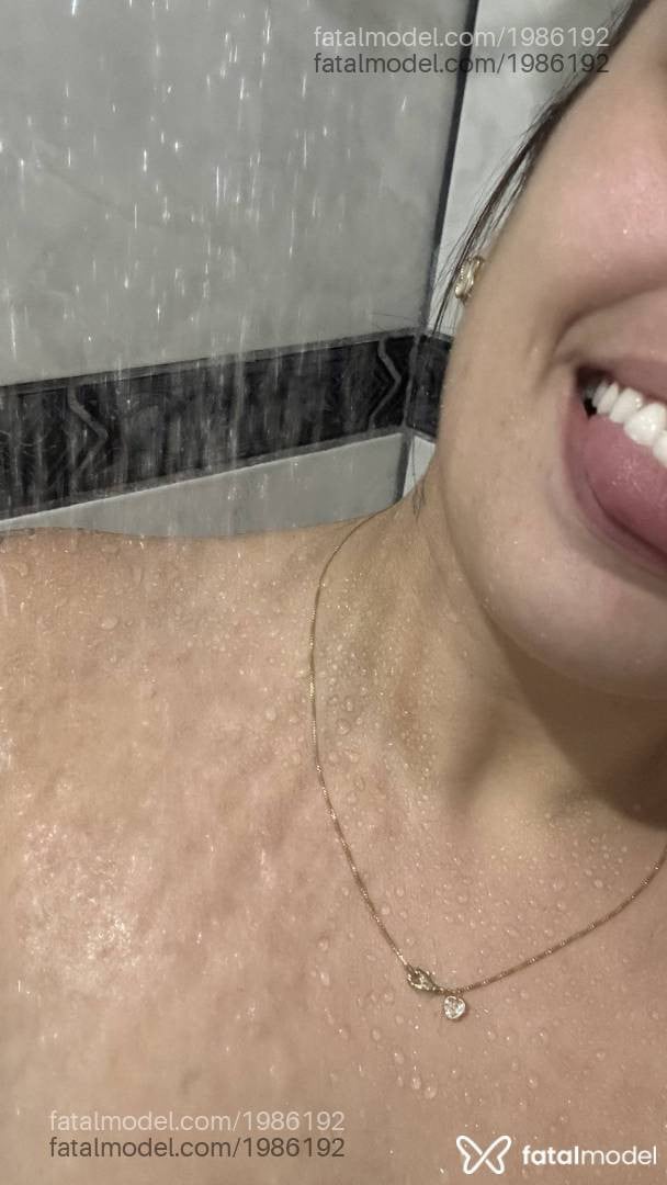 Acompanhante mulher com cabelo castanho de olhos castanhos - Ana Lizz