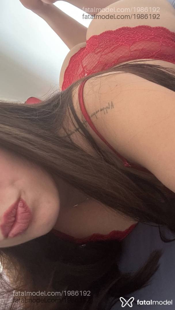 Acompanhante mulher com cabelo castanho de olhos castanhos - Ana Lizz