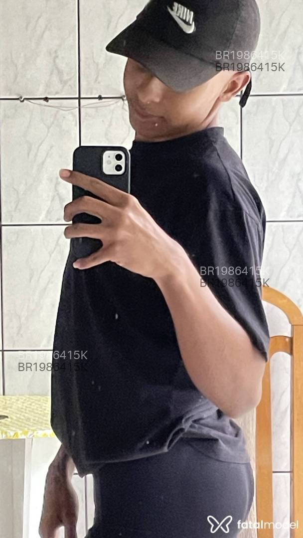 Acompanhante homem com cabelo colorido de olhos castanhos em Praia Grande - João Santos