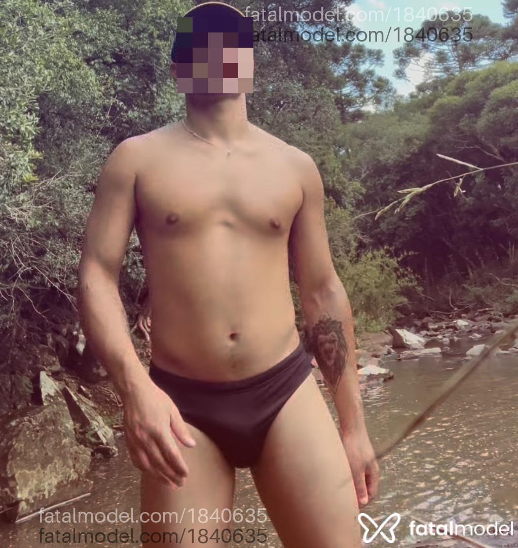 Acompanhante homem com cabelo castanho de olhos castanhos em Presidente Getúlio - Alexs