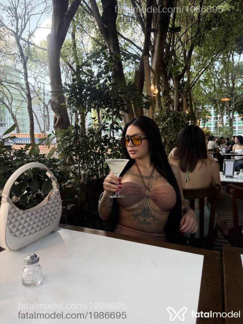 Acompanhante mulher morena (o) de olhos castanhos - Jade