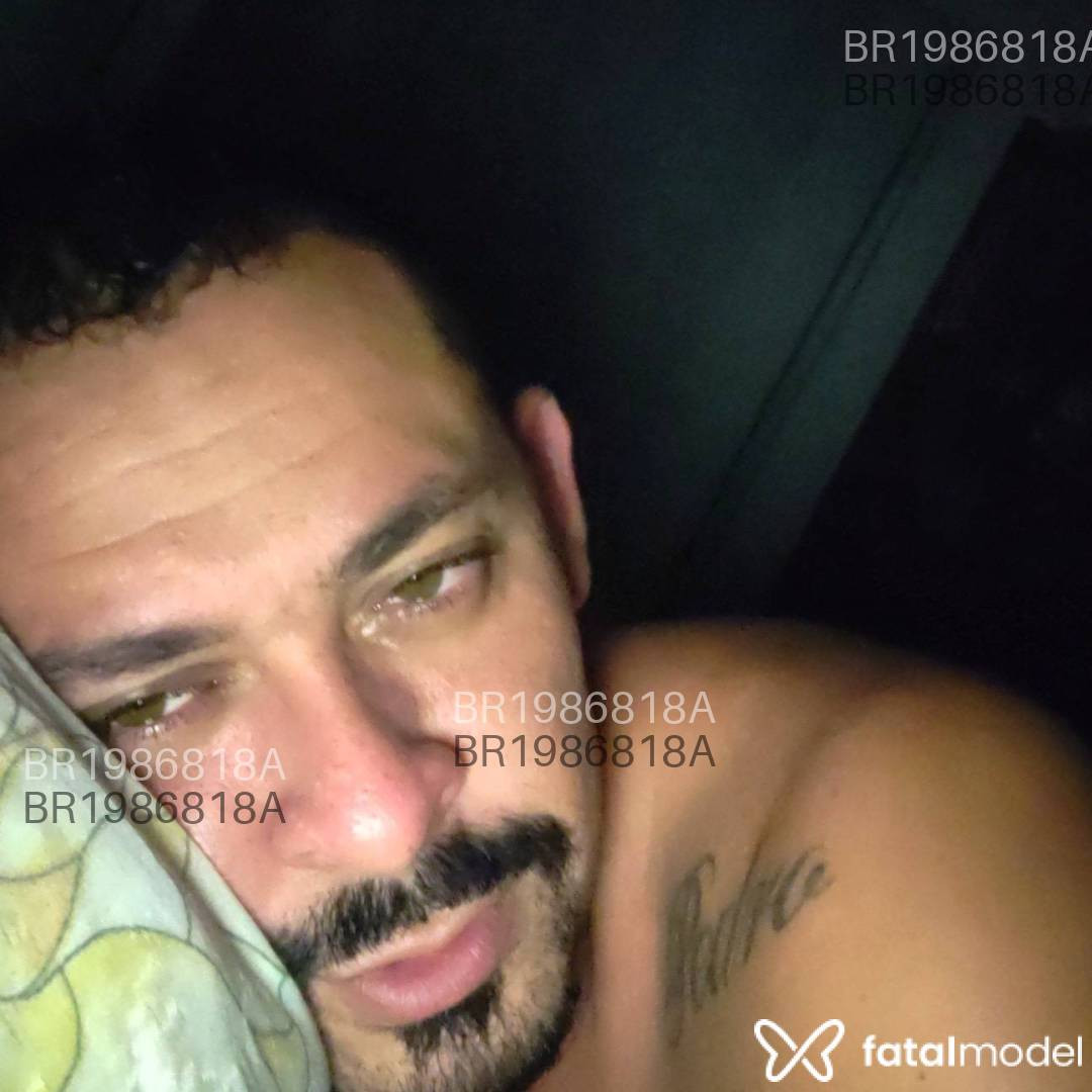 Acompanhante homem com cabelo castanho de olhos verdes em Vila Velha - Cunha