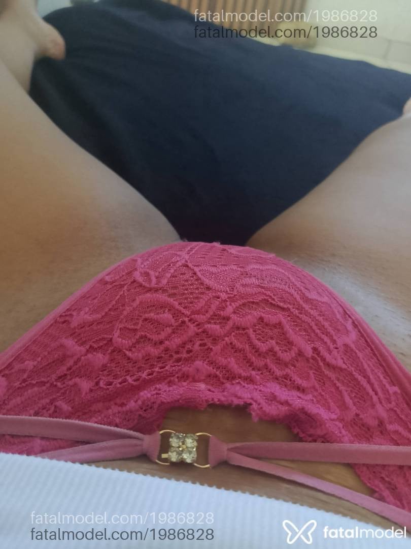Acompanhante mulher morena (o) de olhos pretos - Alice