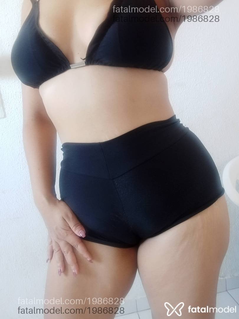 Acompanhante mulher morena (o) de olhos pretos - Júlia