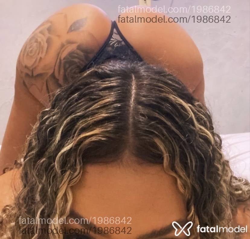 Acompanhante mulher morena (o) de olhos castanhos - Mia Bellini