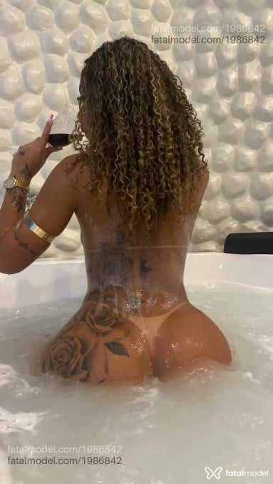 Acompanhante mulher morena (o) de olhos castanhos em Ituiutaba - Mia Bellini