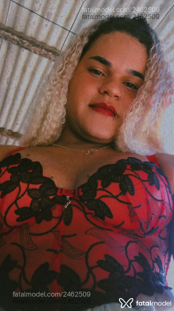 Acompanhante mulher trans com cabelo castanho de olhos castanhos em Alta Floresta - Lia Zahara