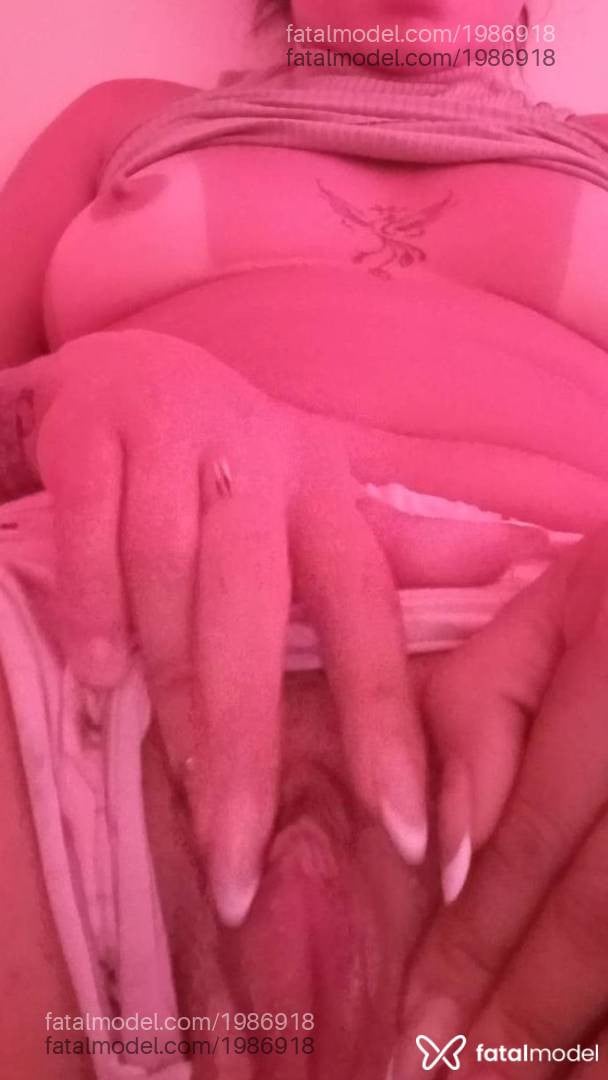 Acompanhante mulher morena (o) de olhos castanhos - Rosa