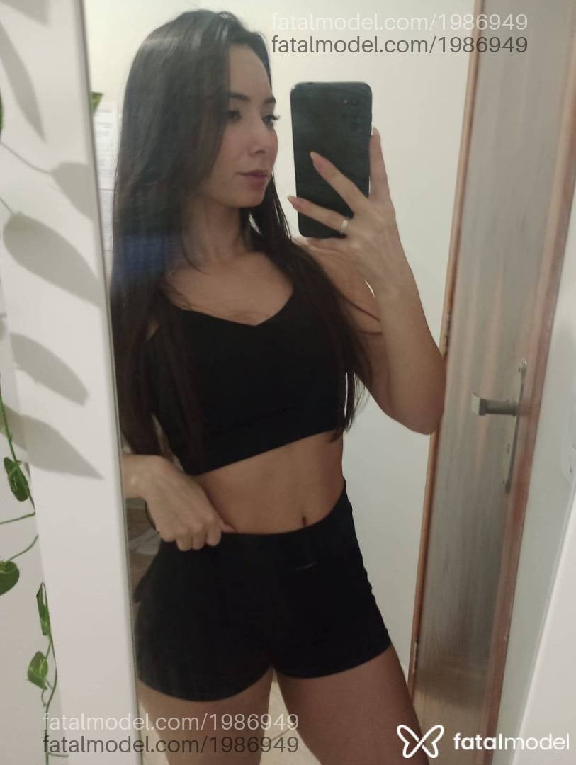 Acompanhante mulher com cabelo castanho de olhos castanhos - Selina Kylle Acompanhante mulher com cabelo castanho de olhos castanhos - Selina Kylle
