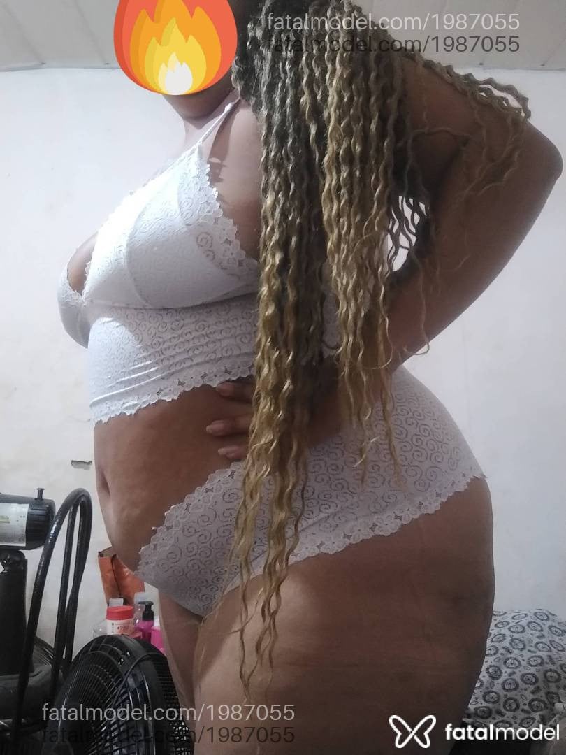 Acompanhante mulher com cabelo castanho de olhos pretos - Bruna