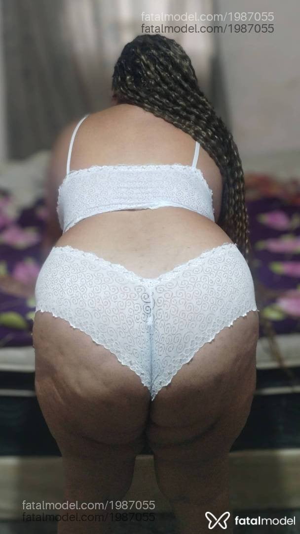 Acompanhante mulher com cabelo castanho de olhos pretos - Bruna
