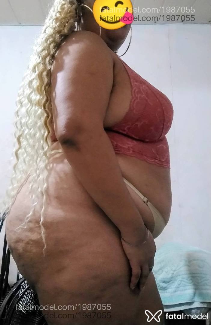 Acompanhante mulher com cabelo castanho de olhos pretos - Bruna