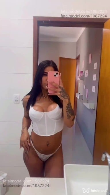 Acompanhante mulher morena (o) de olhos castanhos em Lavras Acompanhante mulher morena (o) de olhos castanhos em Lavras - Jade