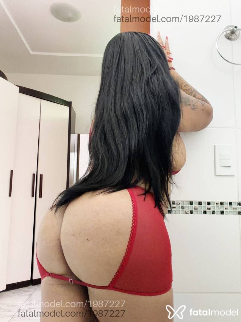 Acompanhante mulher morena (o) de olhos castanhos - Larissa