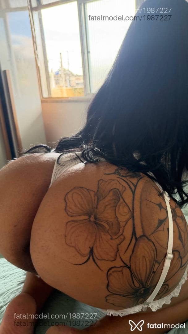 Acompanhante mulher morena (o) de olhos castanhos - Larissa