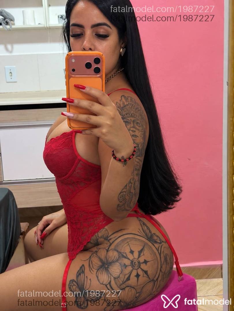 Acompanhante mulher morena (o) de olhos castanhos - Larissa
