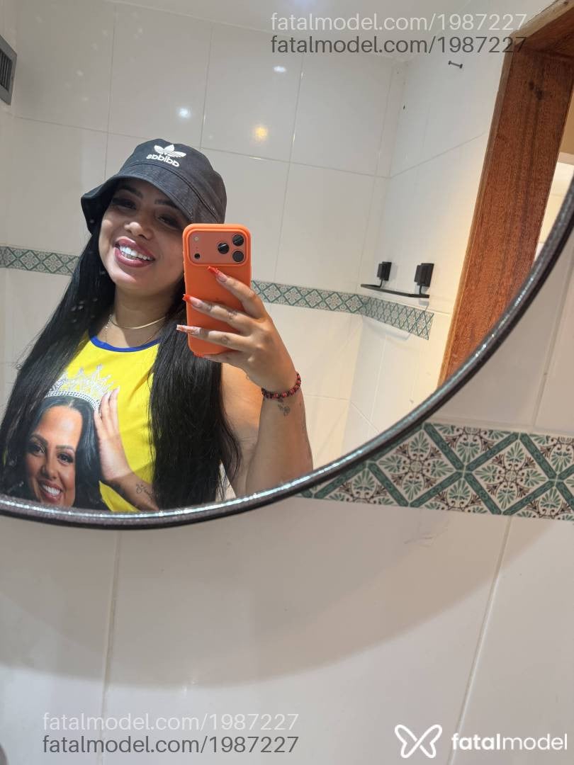 Acompanhante mulher morena (o) de olhos castanhos - Lara