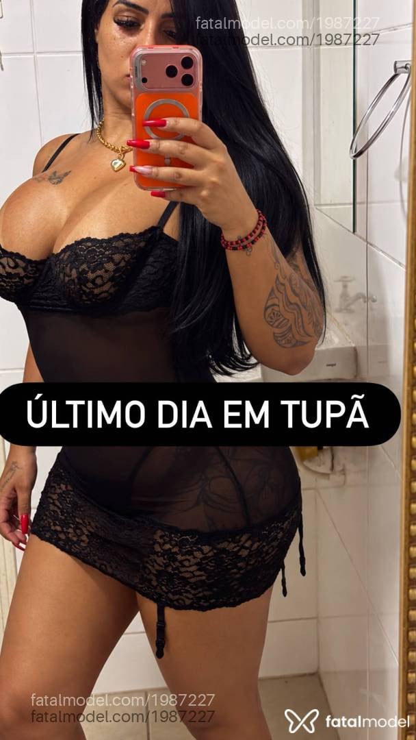 Acompanhante mulher morena (o) de olhos castanhos - Larissa