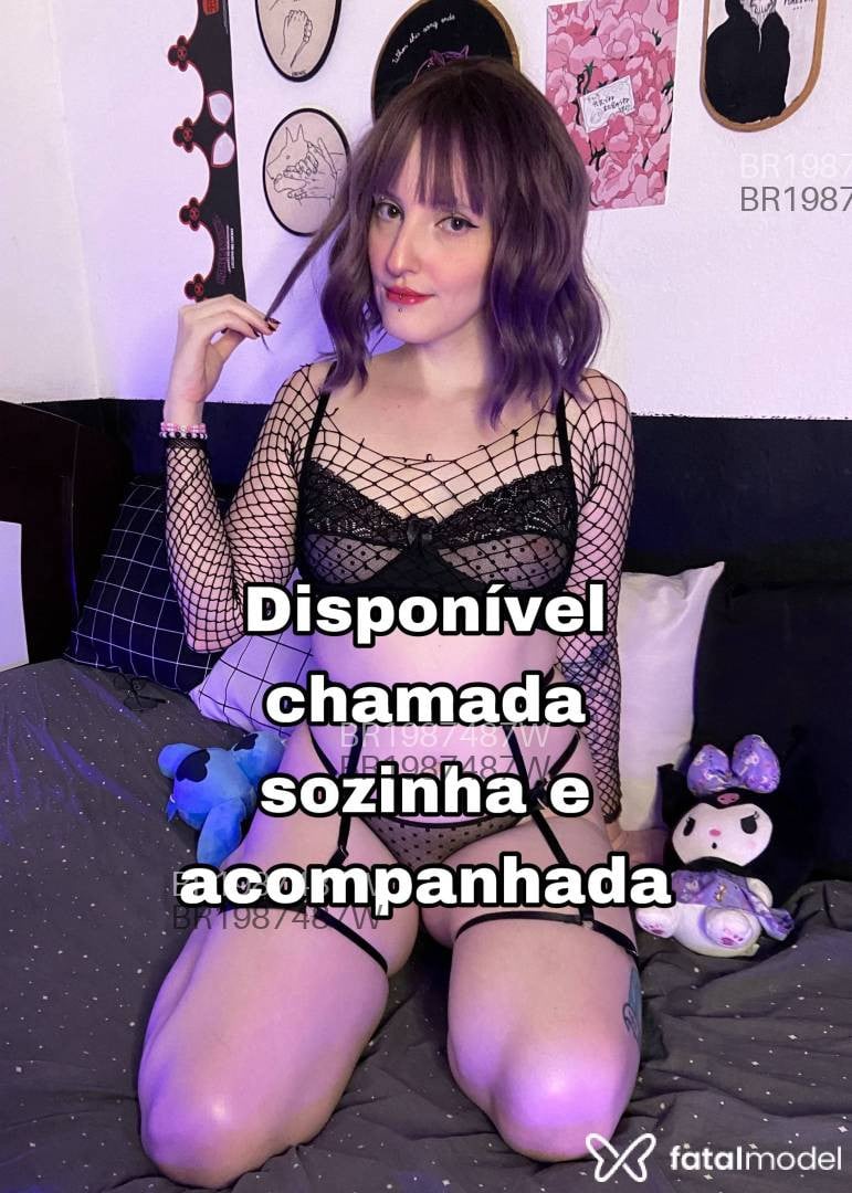Acompanhante mulher com cabelo colorido de olhos verdes em Virtual Acompanhante mulher com cabelo colorido de olhos verdes em Virtual - Vampy Eva