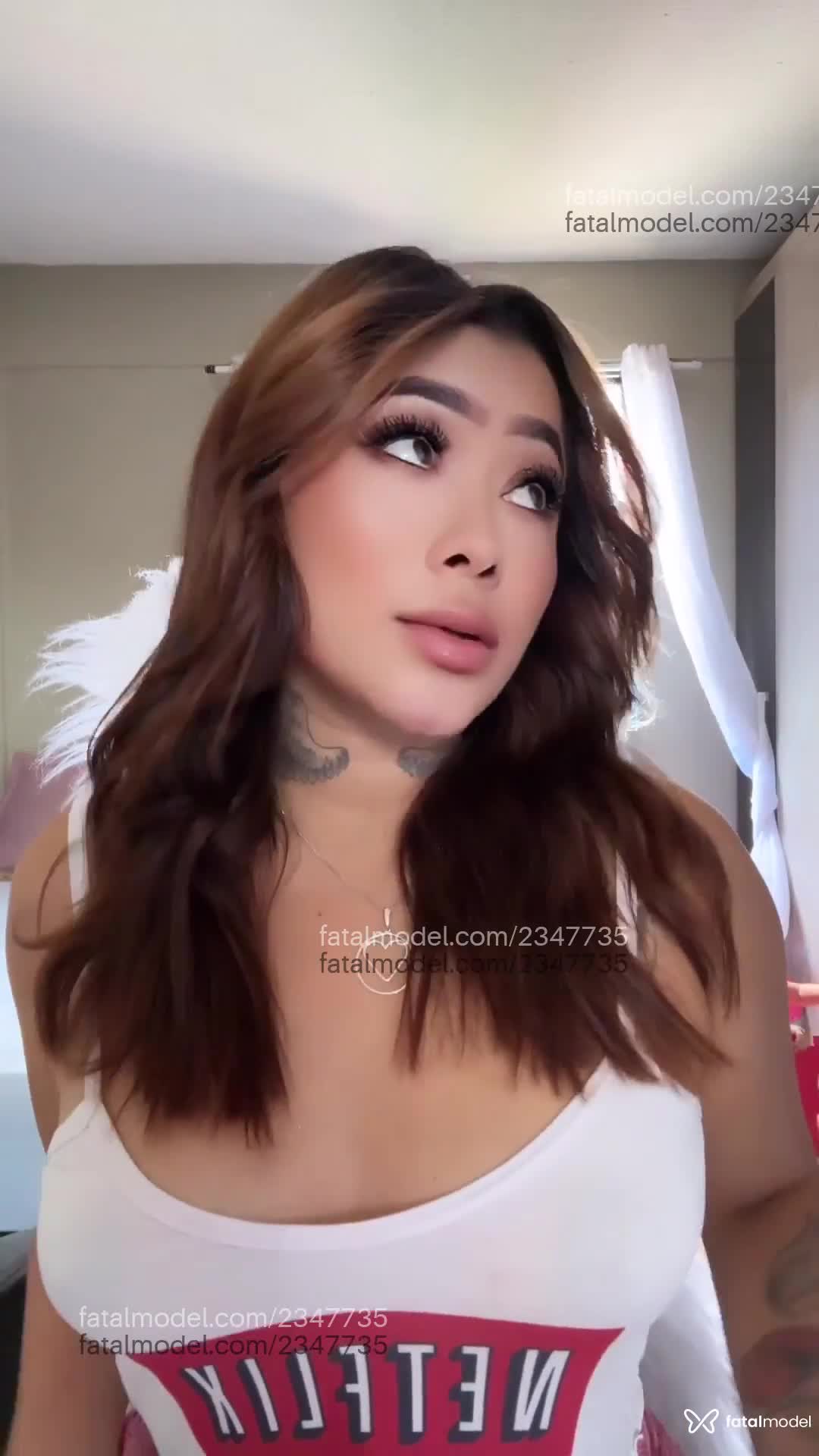 Acompanhante mulher com cabelo castanho de olhos castanhos em Virtual - Japax