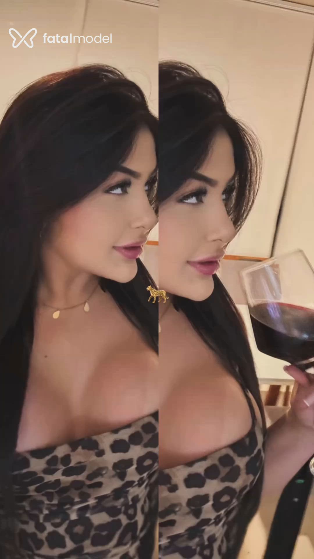 Acompanhante mulher morena (o) de olhos mel - Mariana