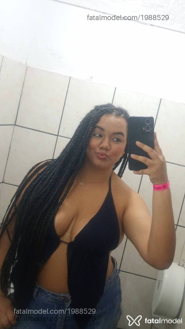 Acompanhante mulher morena (o) de olhos castanhos - Safira Smith