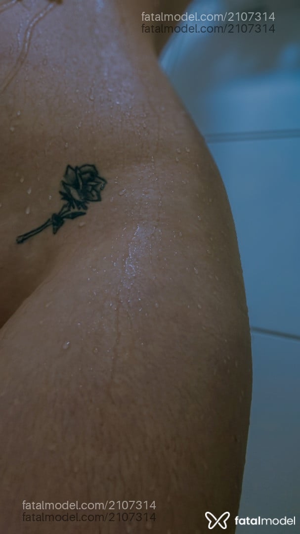 Acompanhante mulher com cabelo castanho de olhos castanhos em Balneário Camboriú - Diababranca