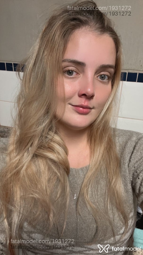 Acompanhante mulher trans loira (o) de olhos verdes em Leme - Raphaella
