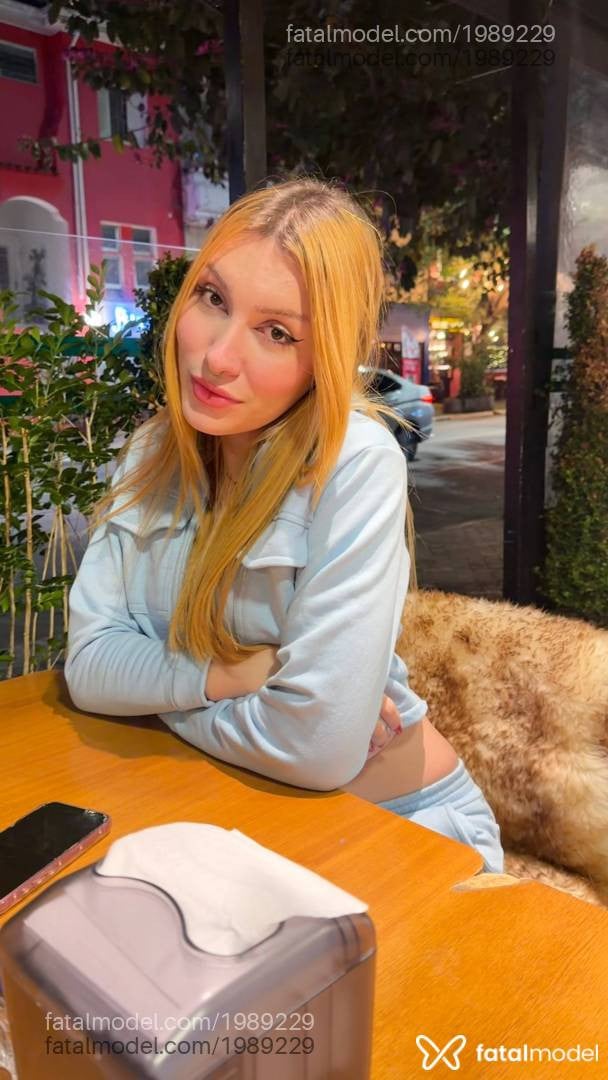 Acompanhante mulher trans com cabelo castanho de olhos mel em São Paulo - Cecília Richthofen