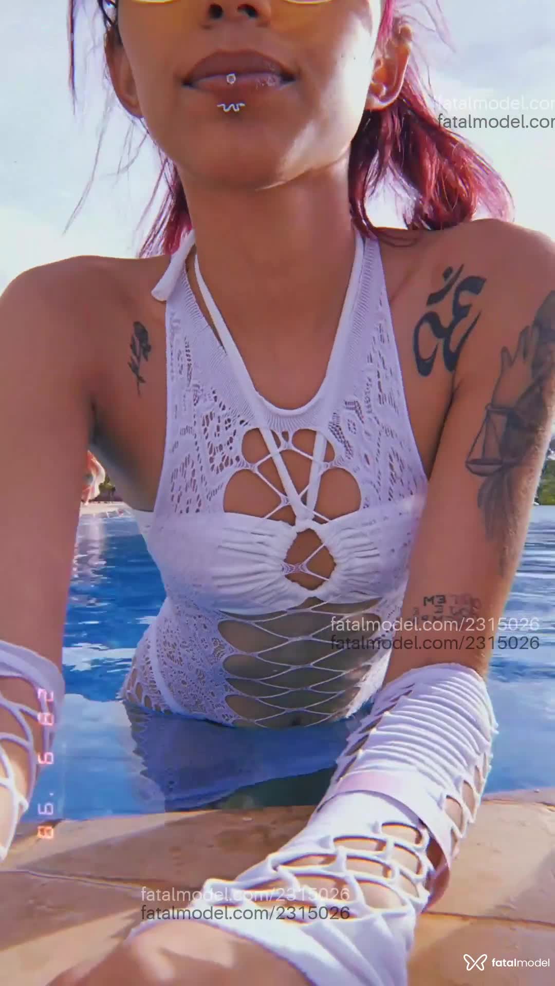Acompanhante mulher com cabelo colorido de olhos castanhos em Sananduva Acompanhante mulher com cabelo colorido de olhos castanhos em Sananduva - Mel Lux